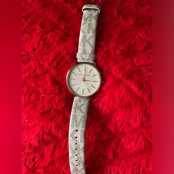 Michael Kors White Watch ,Michael Kors Watch For Women,Michael Kors with MK Logo - Picture 4 of 8